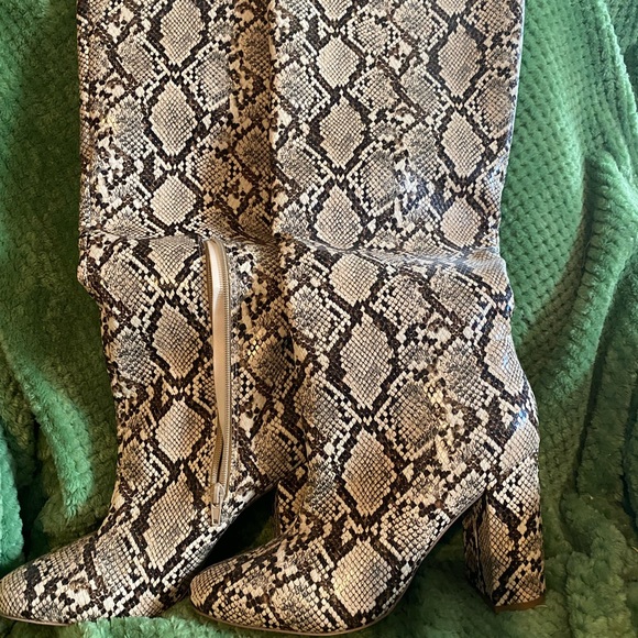LADIES SNAKE BOOTS - Picture 1 of 6
